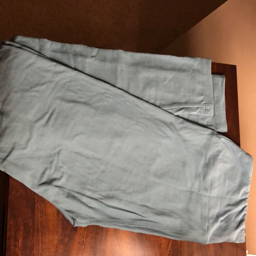 LuLaRoe solid OS leggings